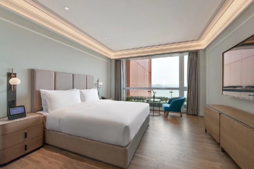 广东酒店家具床头柜的尺寸有哪些?如何选择高度?